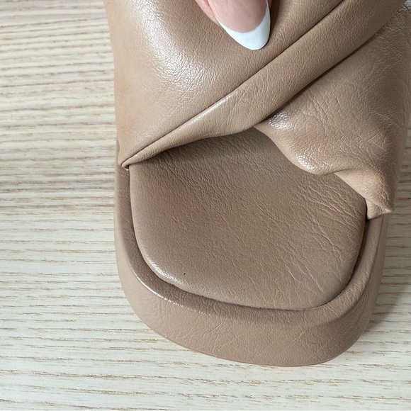 Mer-jes sandals Tan Slide Sandals Mis-Jes sandals women size 7.5 - Picture 6 of 7